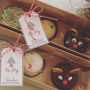 Box of 3 Christmas themed cupcakes